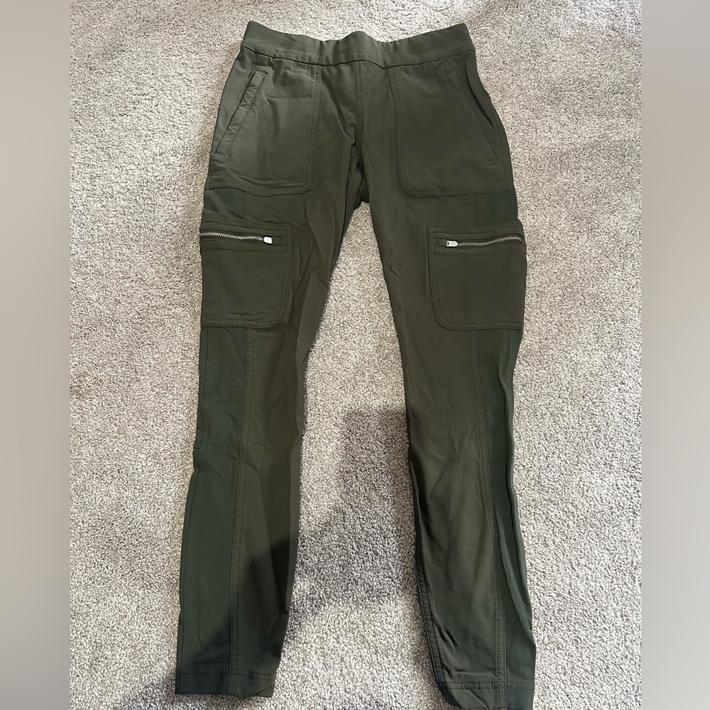 Athleta Women’s Army Green Zippered Pants size 6